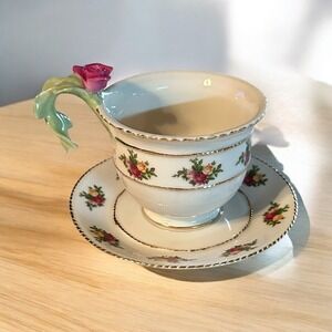 Royal Albert Old Country Roses Teacup & Saucer Delicate Rosebud Leaf Handle NEW